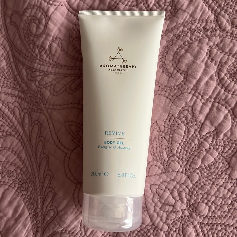 NEW!  Aromatherapy Associates REVIVE Body Gel